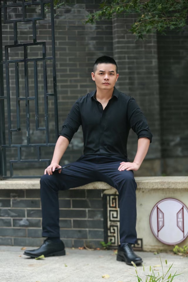 正装混血爷们